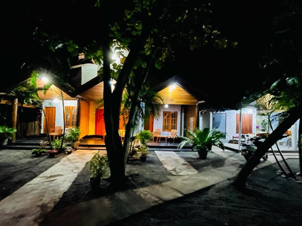 New Roy Guest House 칼쿠다 외부 사진
