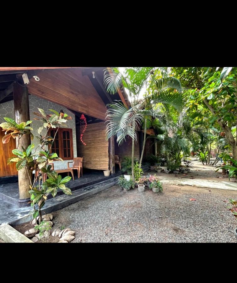 New Roy Guest House 칼쿠다 외부 사진